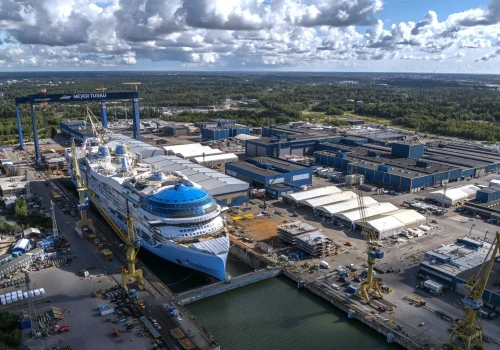 Wodowanie nowego wycieczkowca klasy Icon dla Royal Caribbean
