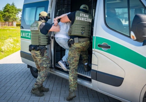 Nie zdążył opuścić lotniska. Deportowany 40-latek trafi do aresztu