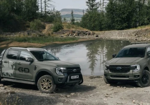 Ford Ranger 6×6 może trafić do wojska. Ma sześć kół, diesla V6 i napęd hybrydowy