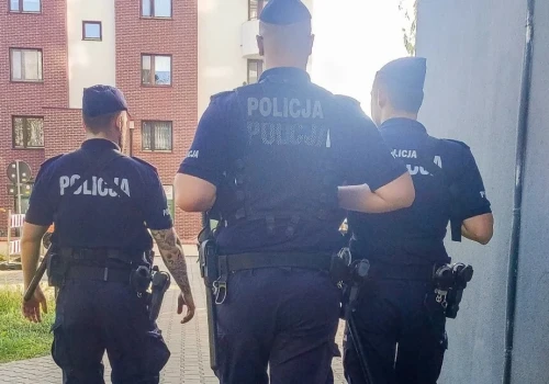 Paczka dla sąsiadów była pretekstem. Seniorka z Zabobrza straciła 50 tysięcy złotych