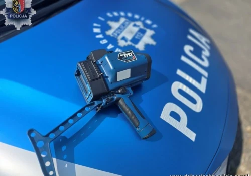 Ponad 150 km/h w obszarze zabudowanym i jazda na jednym kole