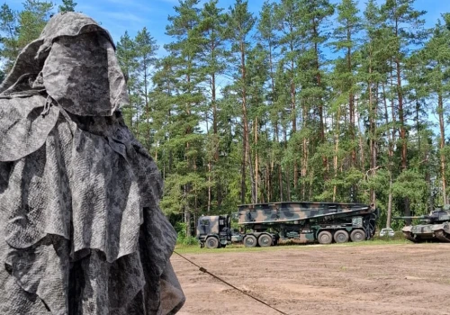 Polskie ponczo ukryje żołnierzy przed dronami. Kluczem jest powietrze uwięzione w materiale