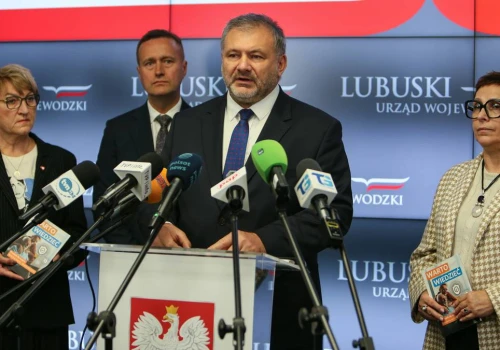 Żurek odwołał rektora. W gmachu uczelni pojawiła się policja