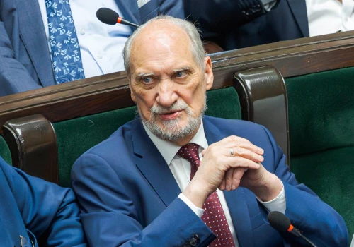 Niebywałe, co wyczyniał Macierewicz na miesięcznicy smoleńskiej! Wszystko się nagrało