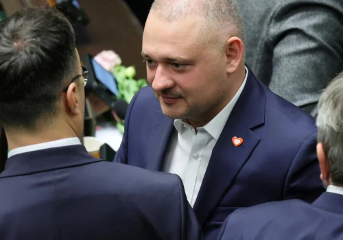 Afera wokół posła KO, alarm prezesa Audi i rekordowy popyt na węgiel (Najważniejsze informacje dnia)