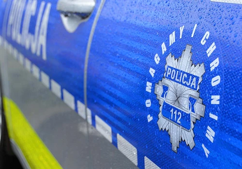 Policjanci wraz z psem tropiącym odnaleźli mężczyznę, którego życie mogło być zagrożone