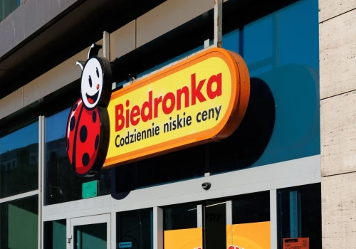 Biedronka przebija promocję na masło w Lidlu. Cena jednej kostki za mniej niż 1 zł po spełnieniu warunków