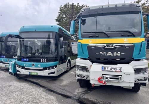 PKS w Rzeszowie z nowymi autobusami. 15 elektryków i mobilne ładowarki za ponad 47 mln zł
