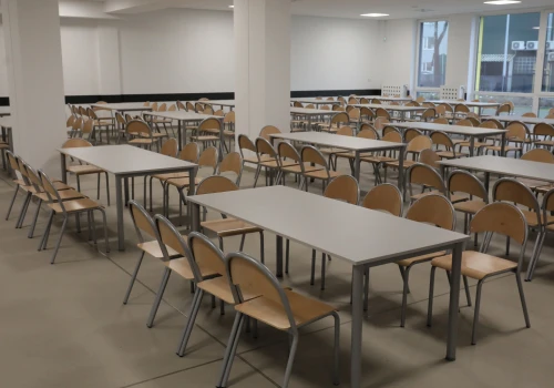 Dzieci będą głodne? Szkolne obiady stały się nowym polem wielkiego sporu