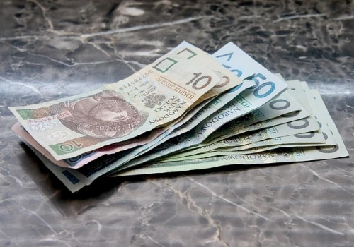 300 zł dla tysięcy Polaków. ZUS już zaczął wypłaty