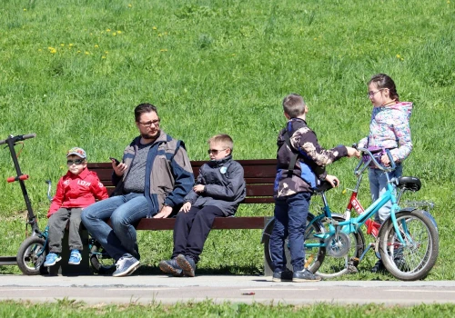 Miesięcznie średnio 1000 zł więcej do domowego budżetu. ZUS płaci za wychowanie dzieci