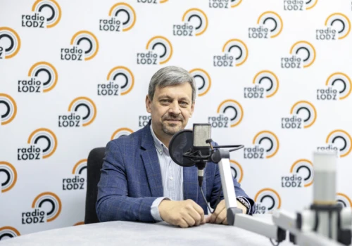 Protest kolejarzy, słupki na Piotrkowskiej, zmiany w egzaminie na prawo jazdy. Tomasz Zagajewski z CBRD gościem RŁ