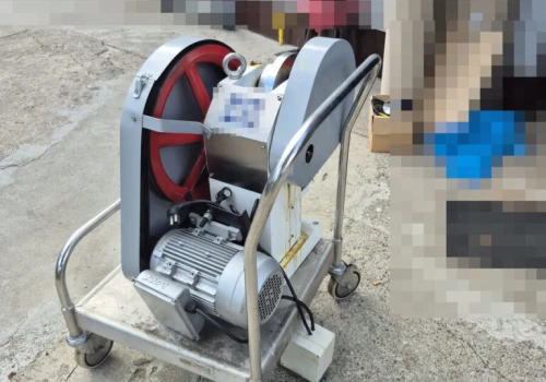 Piaseczyńscy kryminalni zabezpieczyli ponad kilogram amfetaminy oraz maszynę do tabletkowania