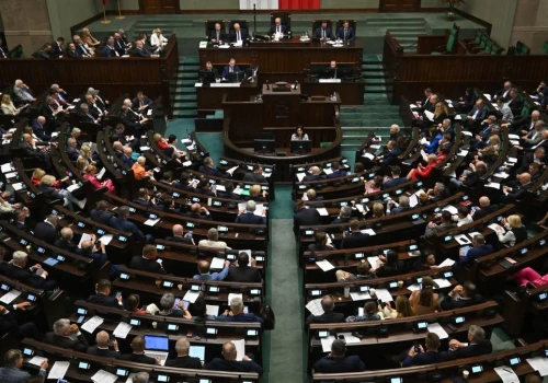 Lewica przed partią Brauna. Przetasowania w nowym sondażu