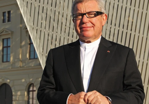 Wychował się w Łodzi, zdobył wielki świat. Teraz dostał 