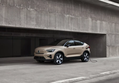 Volvo odświeża modele XC40, EX40 i EC40. Zmieni się design i przybędzie technologii
