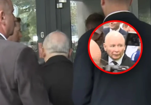Nie wpuścili prezesa! Kaczyński odbił się od drzwi, pod budynkiem awantura. „Precz z komuną!”