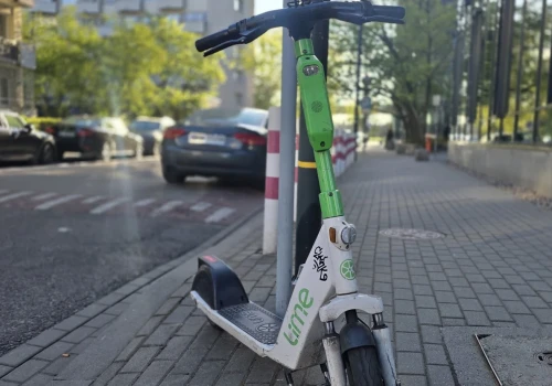 ADAC analizuje przyczyny urazów z udziałem e-hulajnóg. 15 tys. obrażeń w zeszłym roku w Niemczech