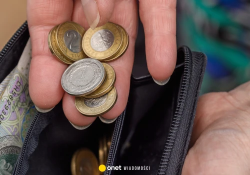 Seniorzy mają czas do 25 września. Po tym terminie grożą im kary