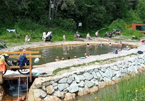 Gorące źródło tuż za polską granicą. Za kąpiel nie zapłacisz ani grosza