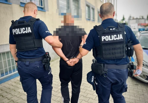 Zaatakował byłą partnerkę przed sklepem. 41-latek został zatrzymany