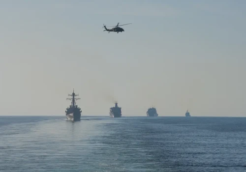 Iran coraz śmielej celuje w okręty USA. Waszyngton sprawdza rolę Rosji i Chin