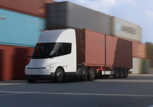 Specyfikacja Tesli Semi na Europę: standardowy zasięg, niska masa, 6×4 i ciekawostki