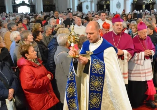Konflikt pomiędzy biskupem legnickim a proboszczem z Krzeszowa. O co chodzi?