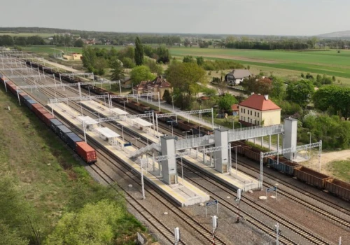 Będzie nowa linia kolejowa w Łódzkiem. Trasa połączy Wieluń z Bełchatowem