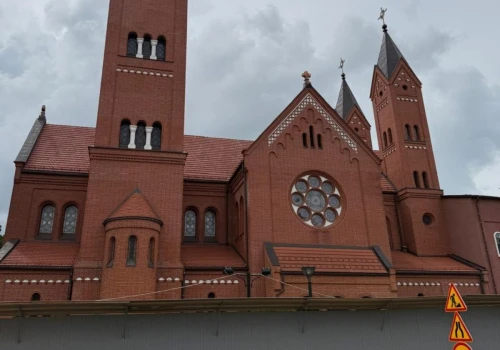 Rekonstrukcja Czerwonego Kościoła w końcowej fazie prac, lecz przyszłość parafii niejasna