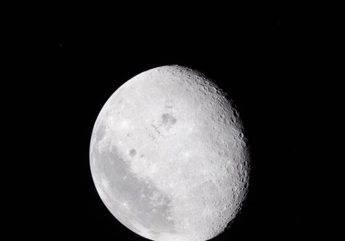 NASA i IBM nauczyły AI badać Księżyc. Teraz szuka lodu i nowych kraterów
