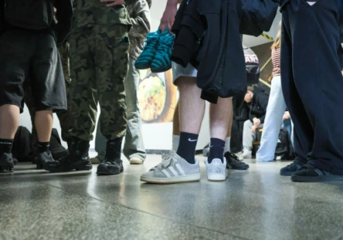 Uczniowie zażyli snusy na „otrzęsinach” w liceum. Wkroczyła policja