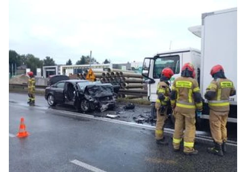 Czołowe zderzenie w Wieliczce. Nie żyje 29-latek