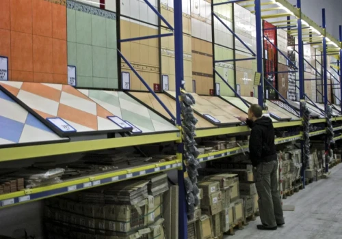 Produkty z Indii zalewają markety budowlane. Polscy producenci ogłaszają zwolnienia
