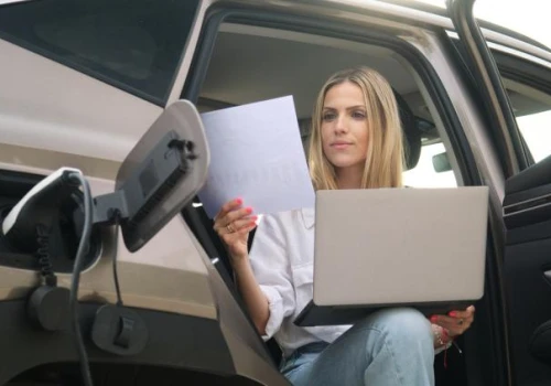 Ubezpieczenie auta hybrydowego i PHEV — dlaczego jest droższe?