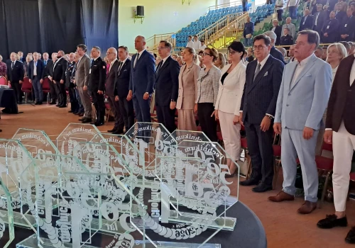 50-lecie technikum w Chojnicach. Medale wręczyła minister