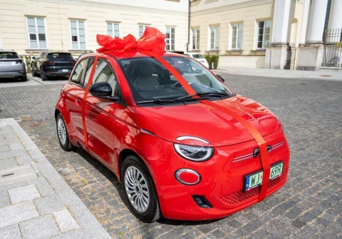 Nowy Fiat 500e trafił do mieszkanki Targówka. Wystarczyło rozliczyć PIT