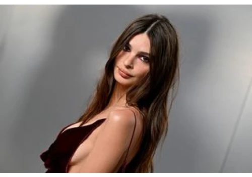 Emily Ratajkowski na pokazie Calvin Klein. Bije rekordy odwagi