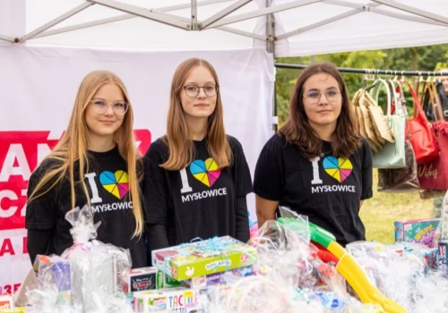 Trwa militarny piknik na Górce Słupeckiej
