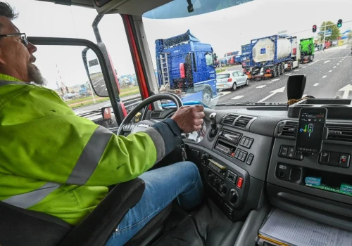 Sekudniki na polskich skrzyżowaniach? Rząd rozważa promowanie ich prawem