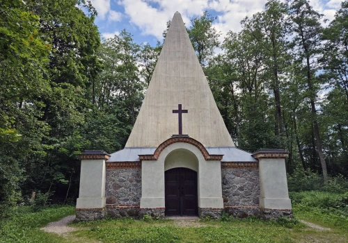 Niecodzienny grobowiec owiany legendą. Historia piramidy w Rapie