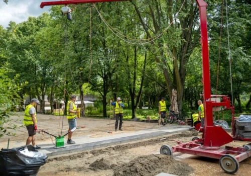 Prace ruszyły na Placu Rady Europy, zmienia się też Promenada Niemena. Pierwszy zastępca prezydenta sprawdził postęp inwestycji