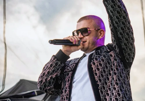 Opadną Wam szczęki! Dawid Narożny na żywo bez muzyki wykonał utwór „Prześliczna wiolonczelistka”