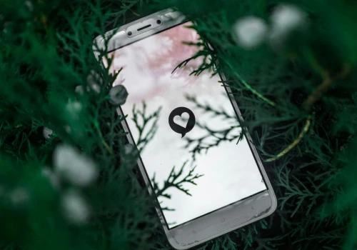 Zmierzch aplikacji randkowych? Coraz częściej męczą. Single chcą znów poznawać się naprawdę