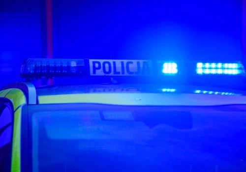 Śmiertelny wypadek w Kalenicach w powiecie łowickim. Audi potrąciło dwóch pieszych. Nie żyje 36-latek
