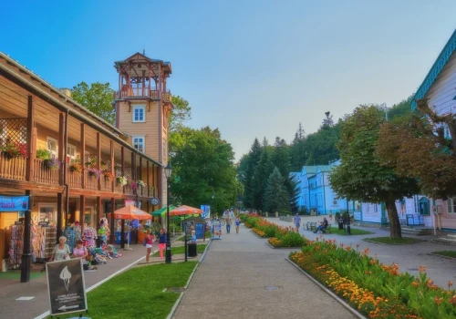 Styl szwajcarski i bliskość gór. Nie musisz jechać do uzdrowiska za granicę