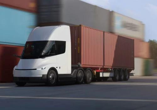 Tesla Semi oficjalnie w Europie. Od 2027 roku, najpierw mniejsza bateria 548 kWh i zasięg około 550 kilometrów