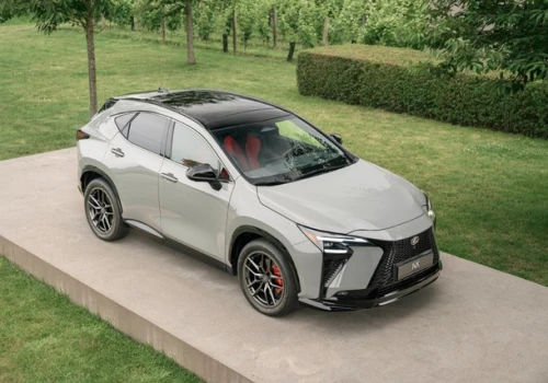 Lexus NX 2026 w Polsce: kiedy przedsprzedaż i co się zmieniło w nowej generacji?