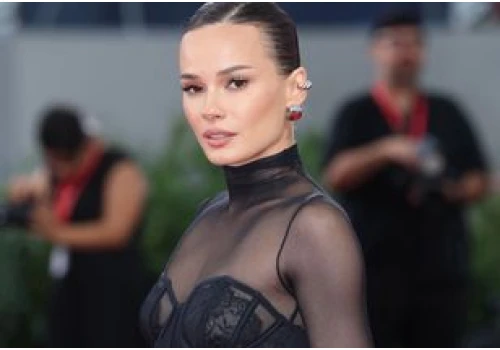 Natalia Szroeder zachwyca w Wenecji. Postawiła na zmysłowe prześwity