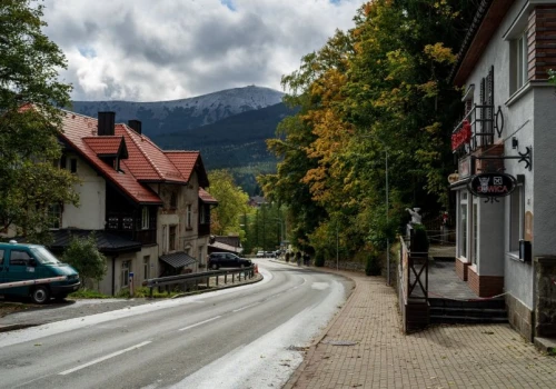 Długi weekend w październiku. Sprawdziliśmy, gdzie najtaniej wyjechać po sezonie